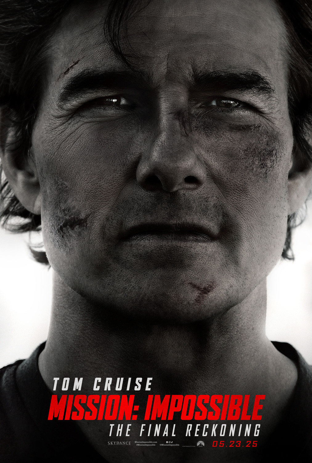 A black and white close-up of Tom Cruise's face. That's literally it.
